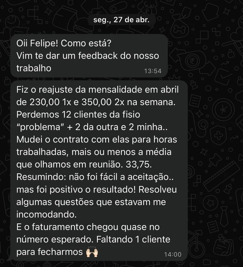 Print de conversa no WhatsApp: dona de estúdio conta ao Felipe o resultado do reajuste de mensalidade e da mudança no contrato da equipe